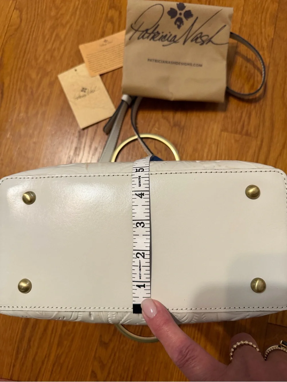 Patricia Nash Embossed Off-White Leather Purse w/Gold Handles & Shoulder Strap